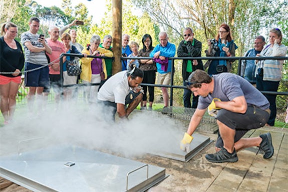 Lifting the hangi